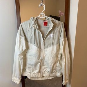 nike wind breaker